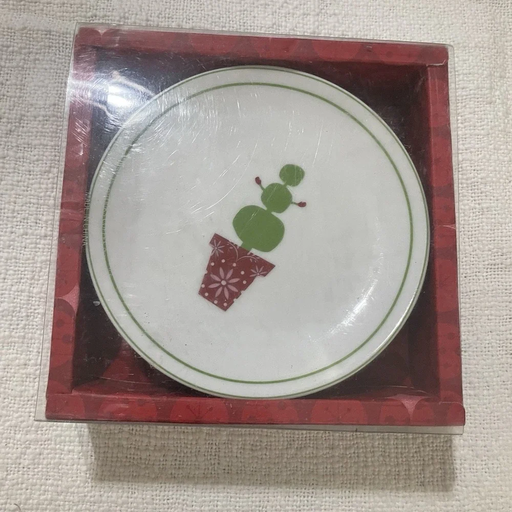 Starbucks Set of 4 small Serving Plates 2006  porcelain Red Green‎ NIB Christmas